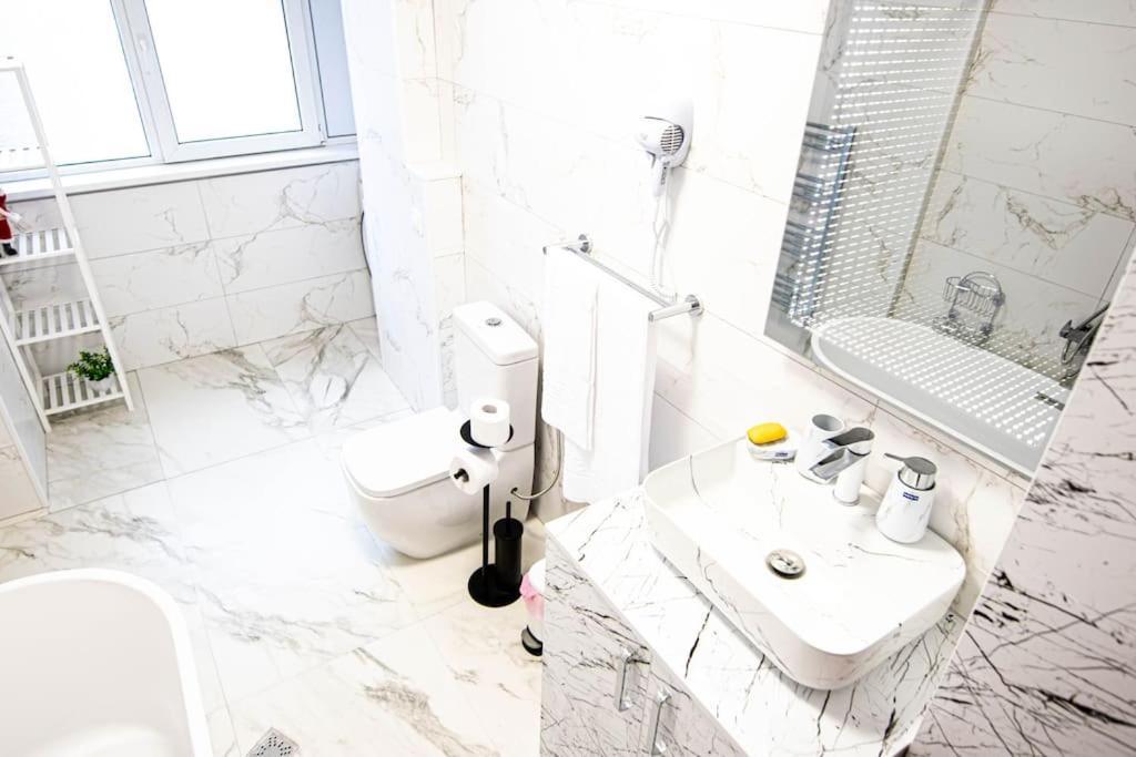 Ultra Central Luxury 3Br 2Bath Apt & Amazing Views Bucharest Luaran gambar