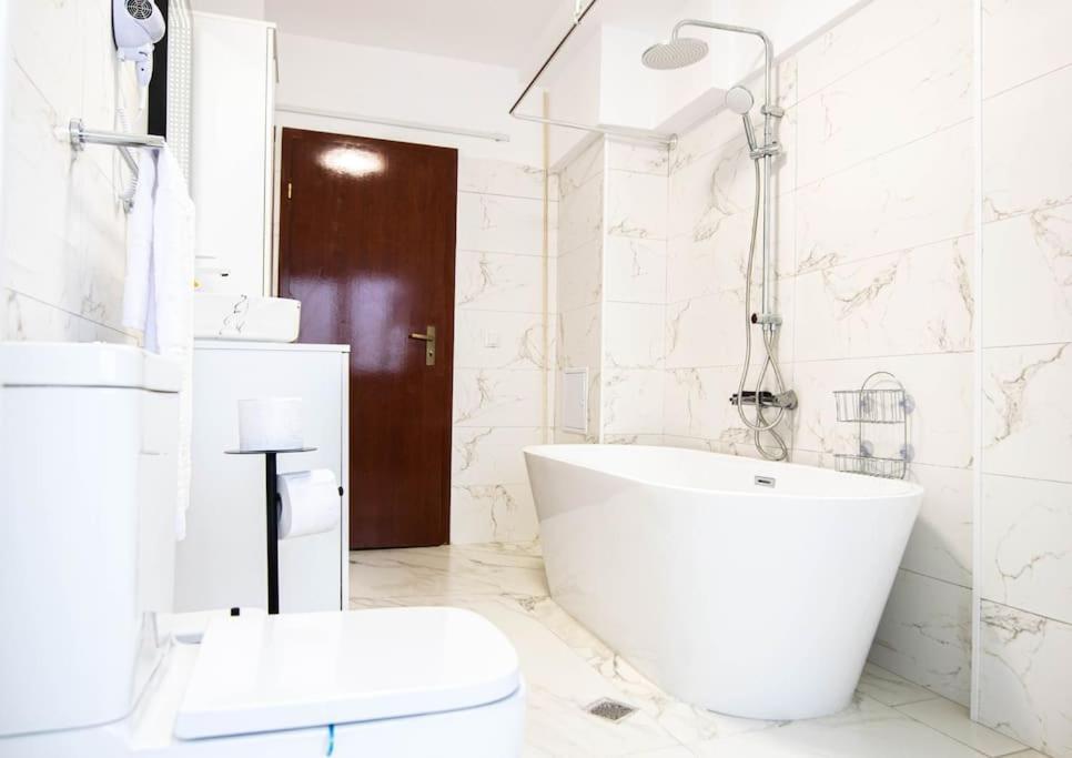 Ultra Central Luxury 3Br 2Bath Apt & Amazing Views Bucharest Luaran gambar